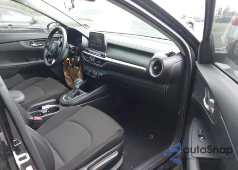 2021 Kia Forte Lxs z USA, uszkodzony, nr VIN 3KPF24AD6ME302029